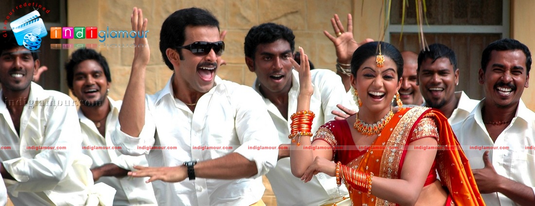 Ninaithale Inikkum Movie hd photo